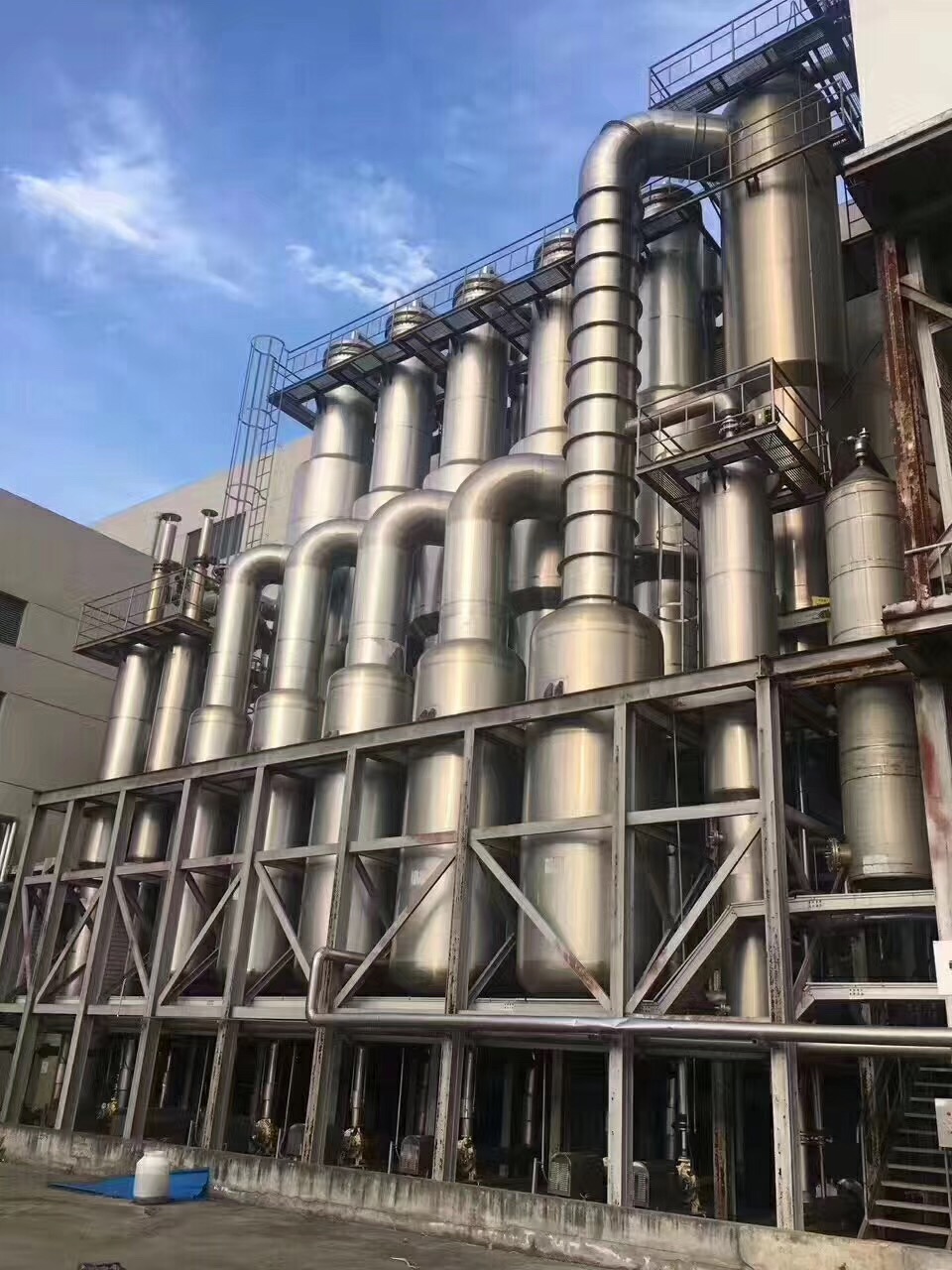 梁山鴻達(dá)二手化工制藥設(shè)備 閑置化工設(shè)備的高效再利用與價(jià)值重塑